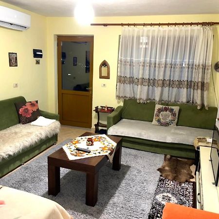 Blue Guesthouse Гирокастра Экстерьер фото