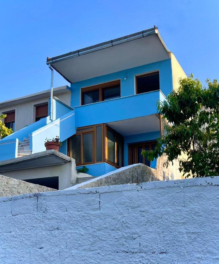 Blue Guesthouse Гирокастра Экстерьер фото