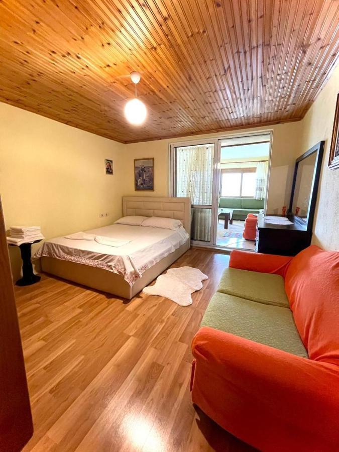 Blue Guesthouse Гирокастра Экстерьер фото