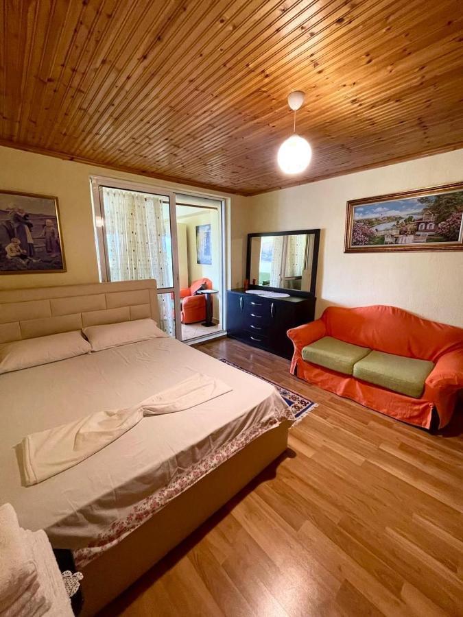 Blue Guesthouse Гирокастра Экстерьер фото