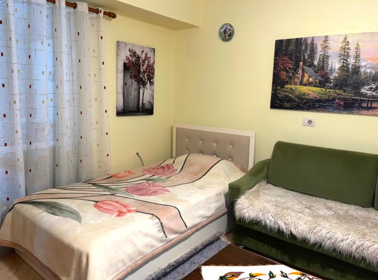 Blue Guesthouse Гирокастра Экстерьер фото