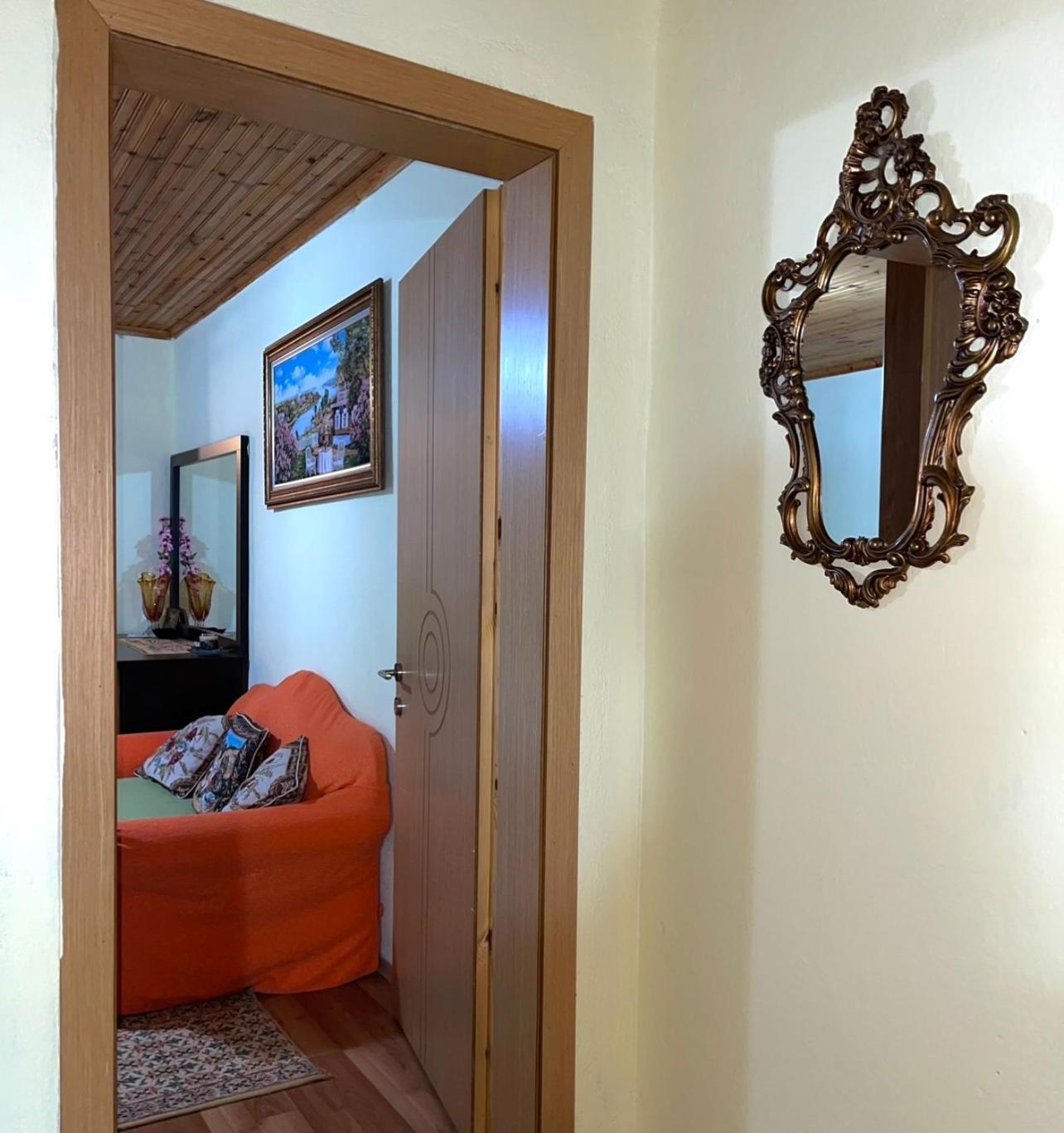 Blue Guesthouse Гирокастра Экстерьер фото