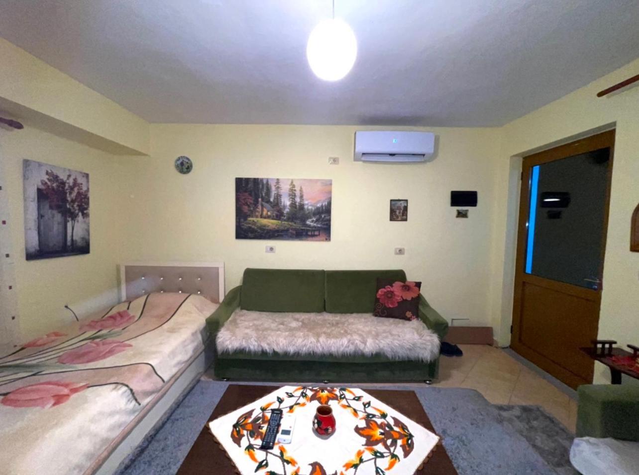 Blue Guesthouse Гирокастра Экстерьер фото